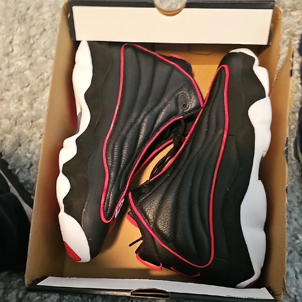 Jordan Sneakers Black and Red